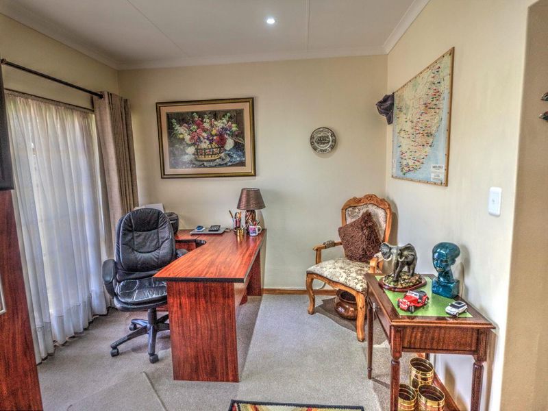 Charming Family Home in a Secure Estate - Photo 9