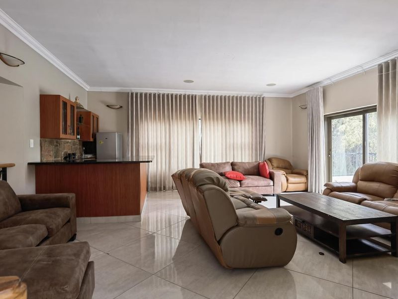 Exquisite 5-Bedroom, 5-Bathroom Luxury Modern House in Blue Valley Golf Estate - Photo 3