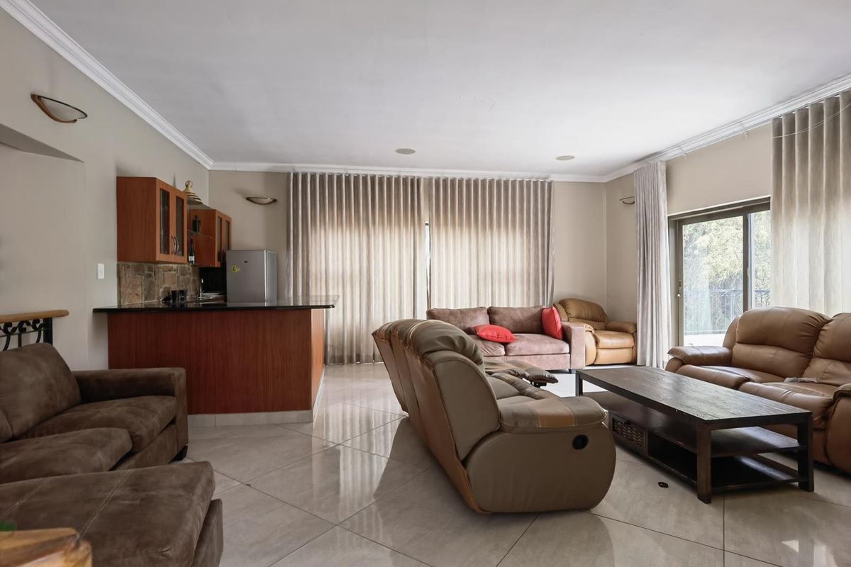 Exquisite 5-Bedroom, 5-Bathroom Luxury Modern House in Blue Valley Golf Estate - Photo 3