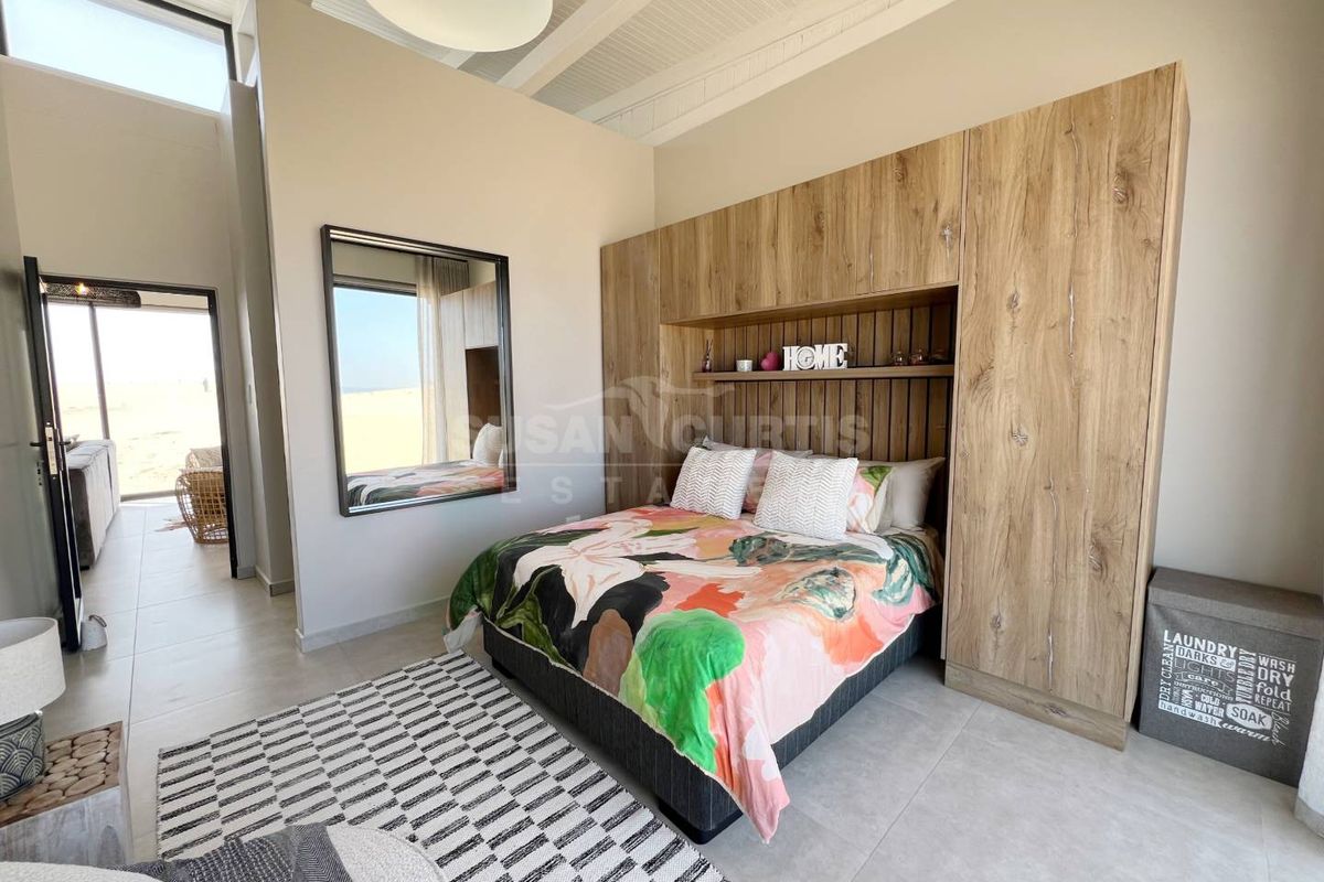 Beachfront Bliss – Fully Furnished & Move-In Ready - Photo 5
