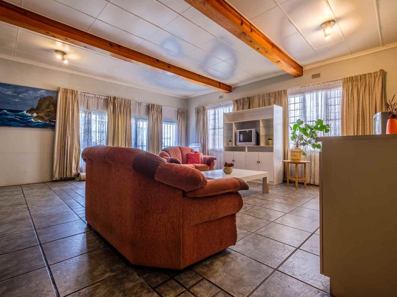 Rental investment property - 13 room compound for sale in Rosettenville - Photo 5