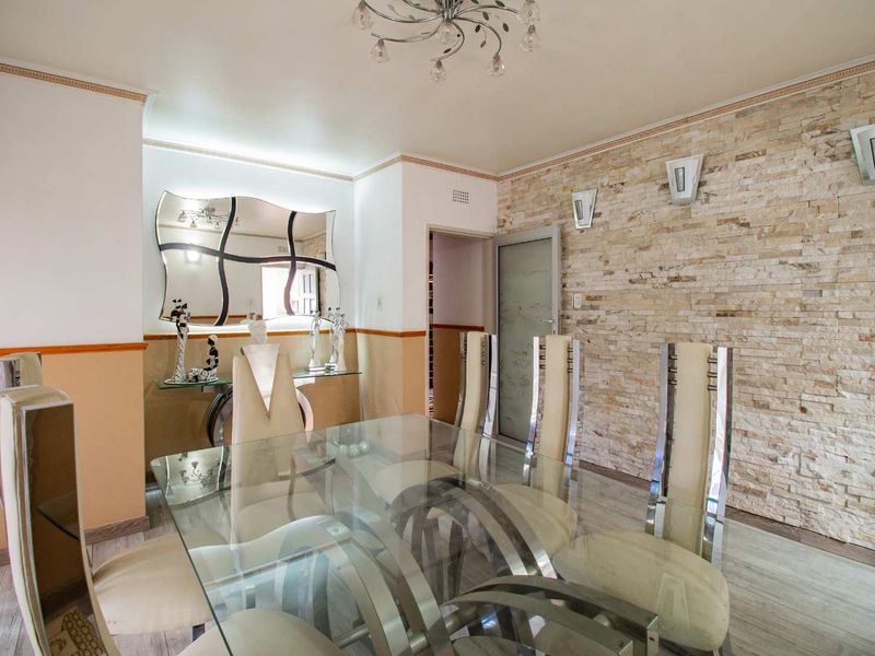 Charming 4-Bedroom Home in a Boomed Area with Sparkling Pool & Modern Kitchen - Photo 9