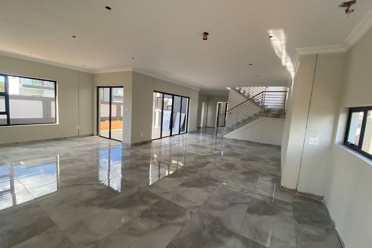Newly Built Estate Home - Photo 4