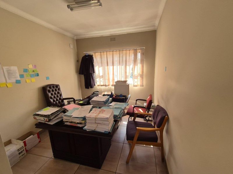 Business 3 zoning - Photo 9