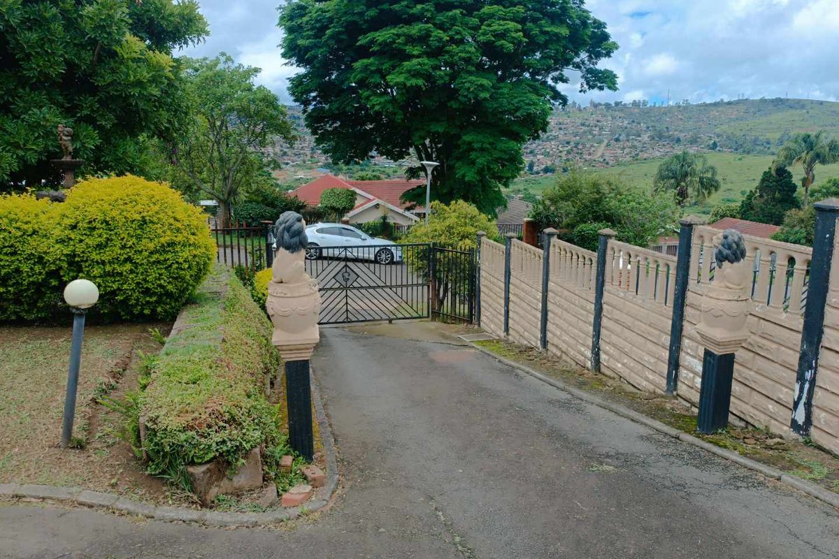 🏡 Exceptional 4-Bedroom Family Home for Sale in Orient Heights – A Home Like No Other - Photo 2