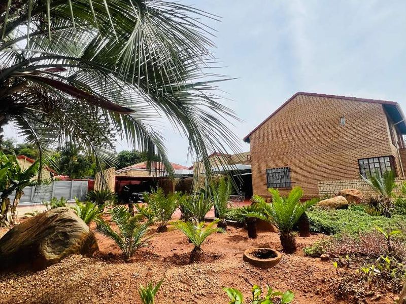 4 Bedroom 2 Bathroom House for Sale in Danville - Photo 4