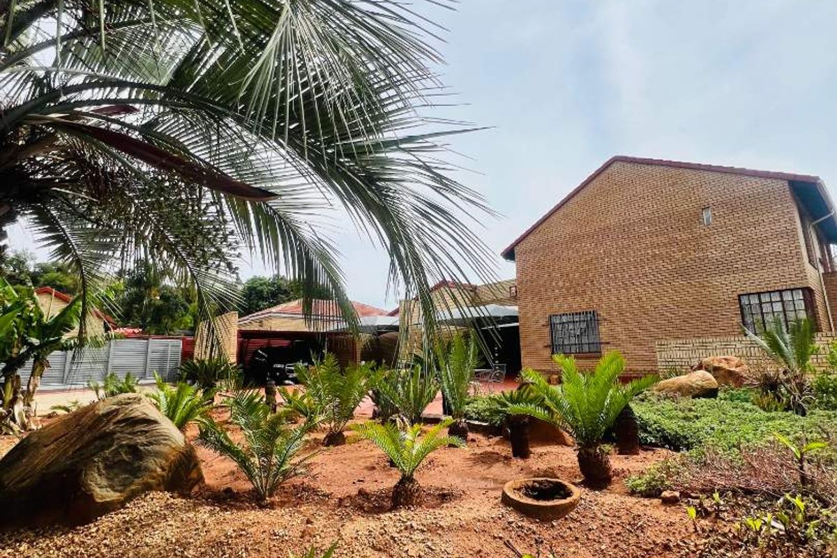 4 Bedroom 2 Bathroom House for Sale in Danville - Photo 4