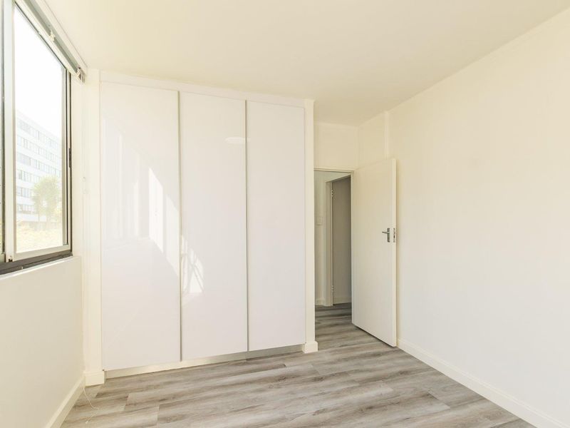 Partially furnished 1 Bedroomed g/ floor apartment in Marlborough Park - Photo 6