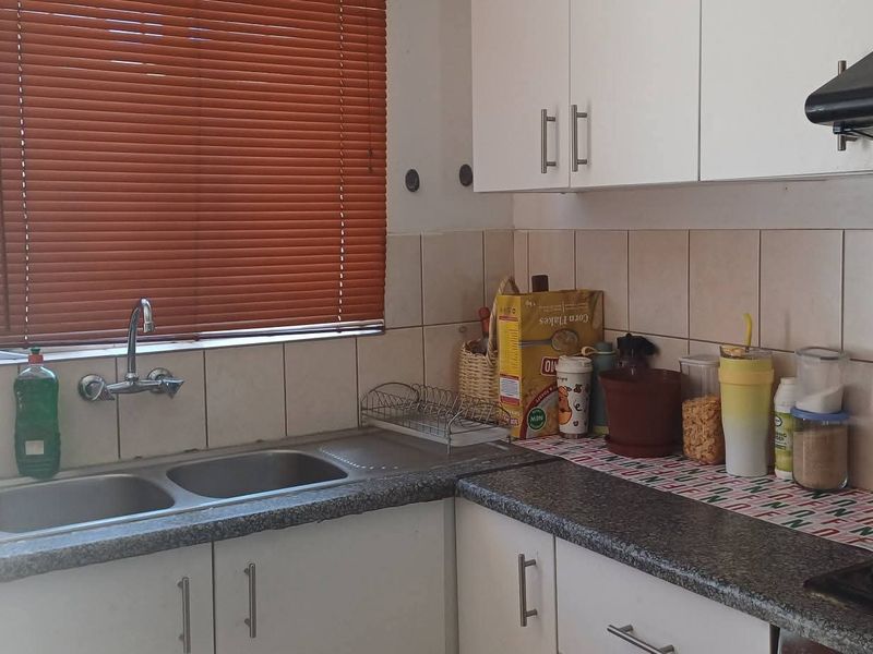 A great opportunity to own a neat and comfortable ground-floor apartment in the popular Veddersdal area. - Photo 3