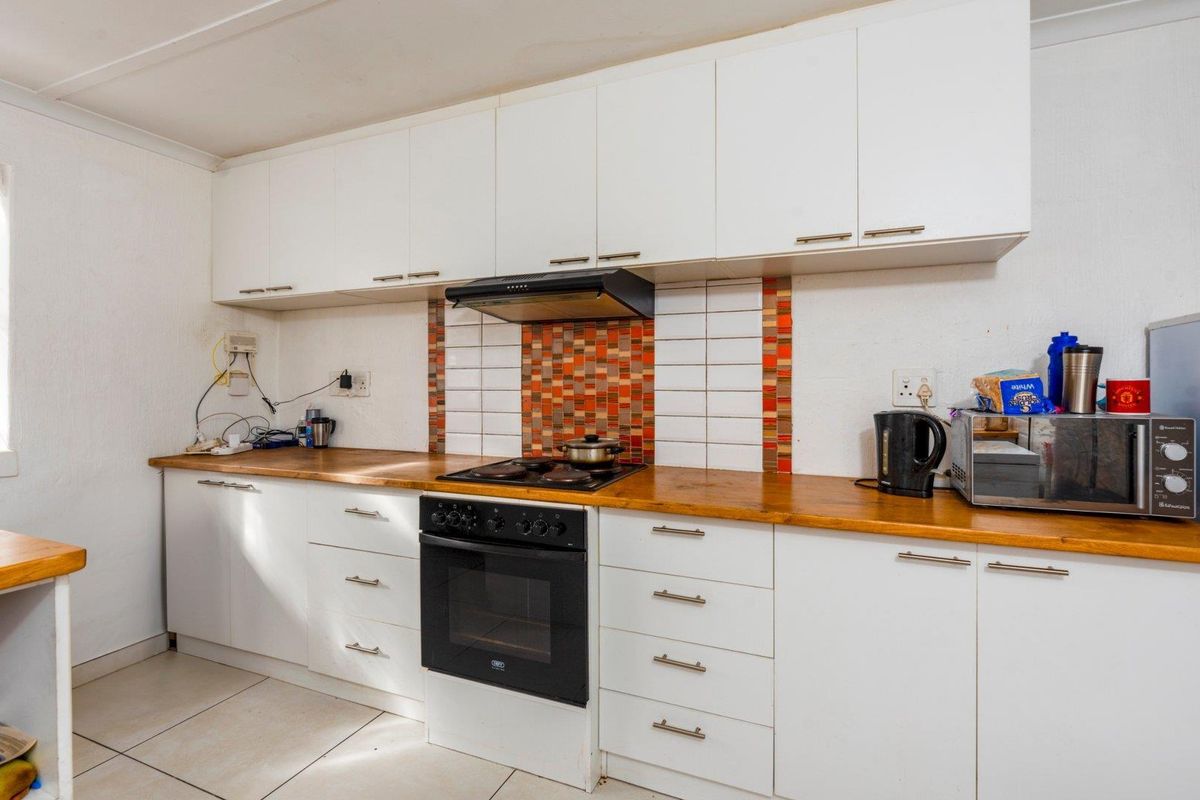 Cozy 3 Bedroom House. - Photo 3