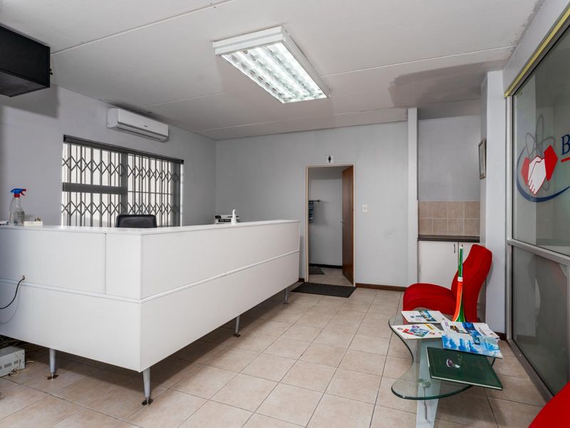 Prime Commercial Warehouse & Office Unit for Sale – Kingdom Park, Milnerton - Photo 5