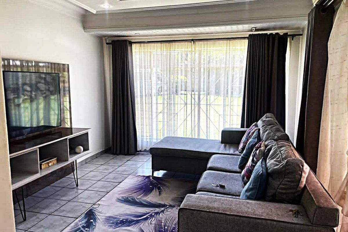 3 BEDROOM IN BRACKENDOWNS - Photo 3