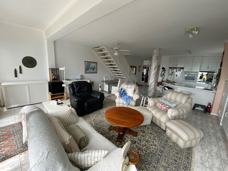 Elevated Urban Living in Sought-After Green Point - Photo 5