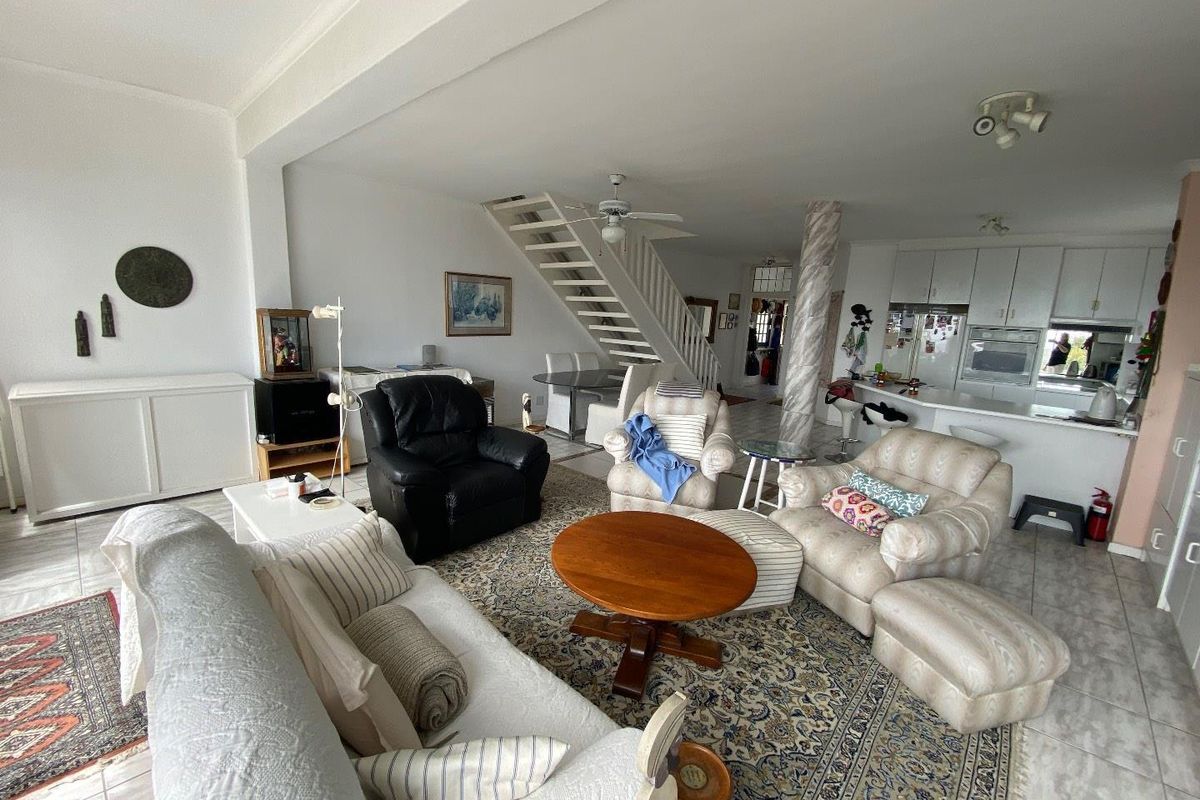 Elevated Urban Living in Sought-After Green Point - Photo 5