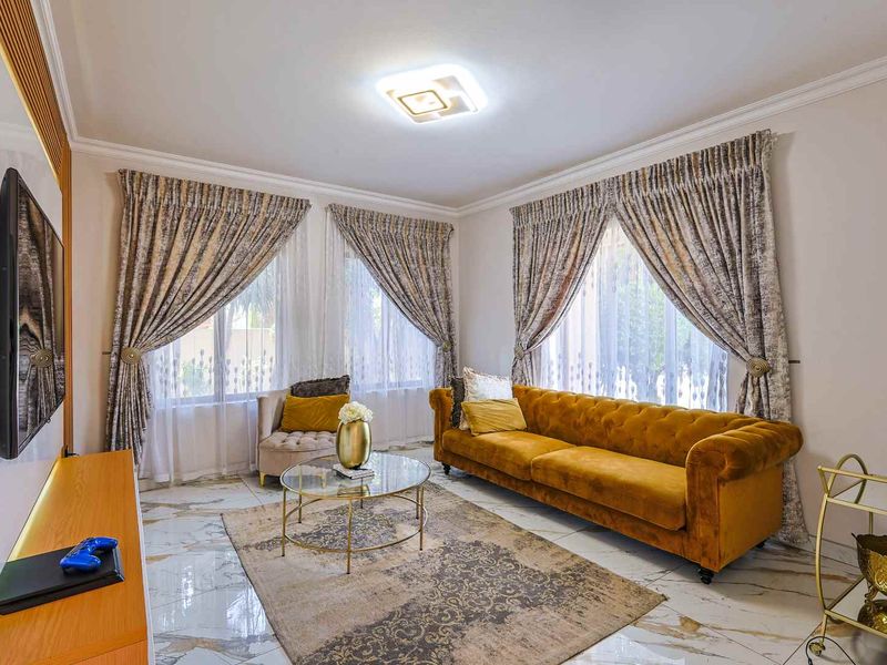 Spacious 4-Bedroom Family Home with Pool & Solar - Photo 6