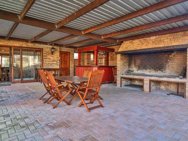 Charming 3-Bedroom Beachside Home in Franskraal - Photo 8