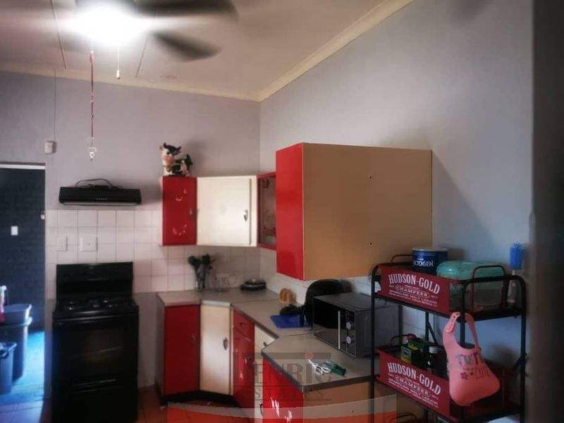 Charming Family Home wiht Excellent Entertainment Features - FOR SALE in Tsumeb - Photo 9