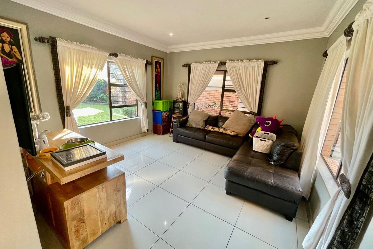 Elegant 3-Bedroom Cluster in Secure Bartlett Estate - Photo 4