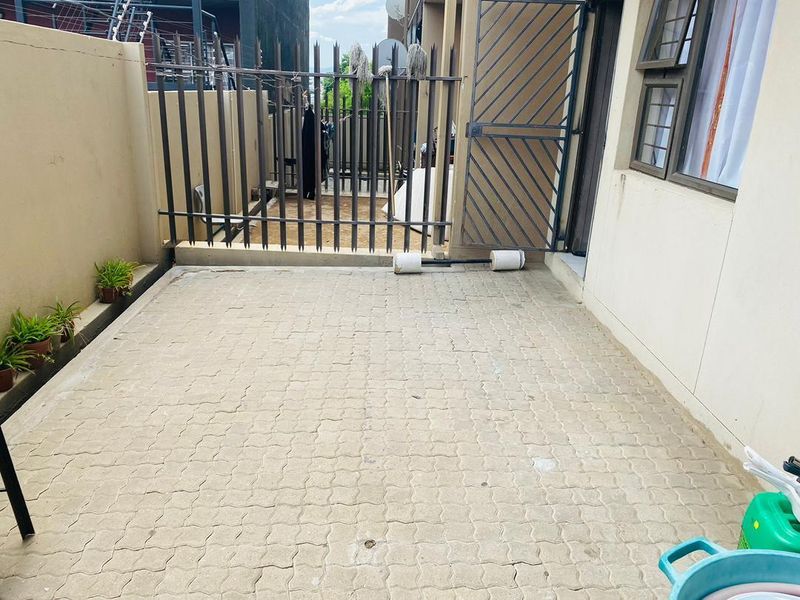 Well maintained ground floor flat suitable for first time buyer - Photo 7