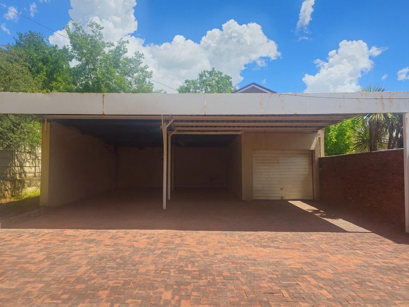 Spacious Family Home with Great Potential - Photo 4