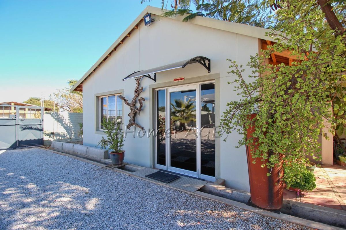 Otjiwarongo:  Immaculate 8 Bedroom Guesthouse for sale - Photo 3