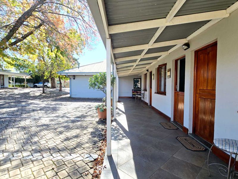 Spacious Guesthouse & Events Venue with Endless Potential in Pretoria East - Photo 4
