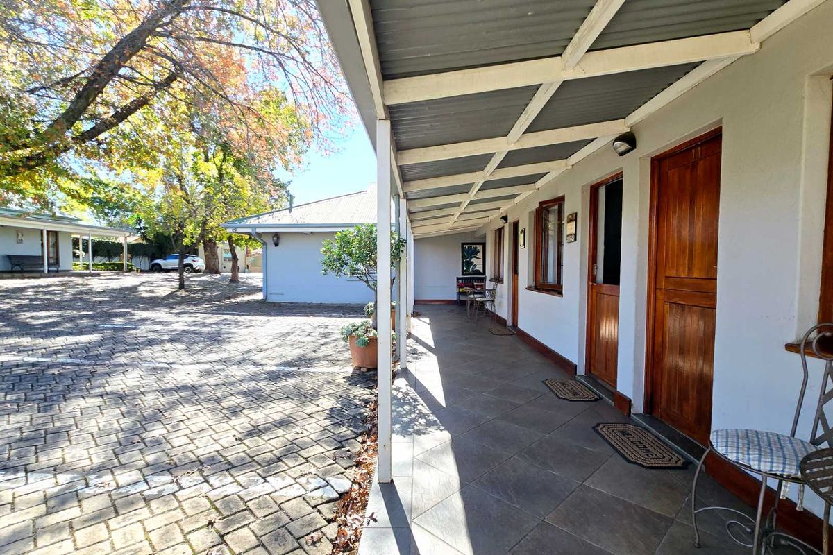 Spacious Guesthouse & Events Venue with Endless Potential in Pretoria East - Photo 4