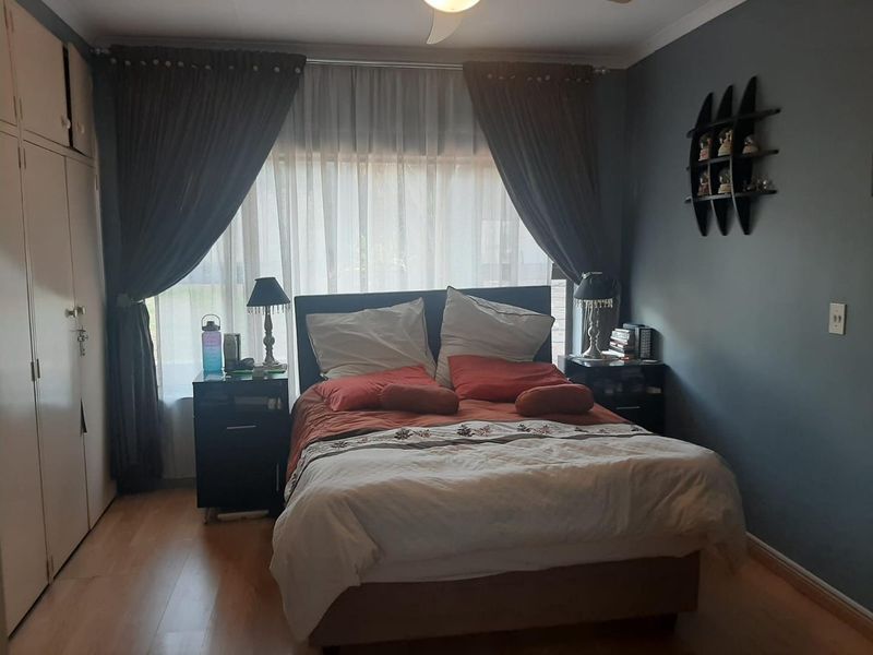 Spacious Family Home with Income-generating Cottages in Lombardy East - Photo 9