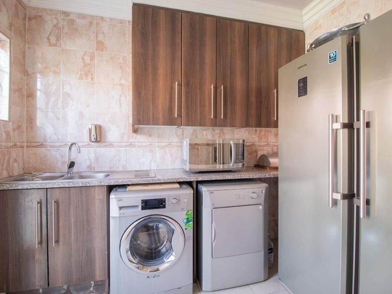 Luxury Living Awaits  available immediately in Rayton Estate's Family Haven - Fully Furnished - Photo 4