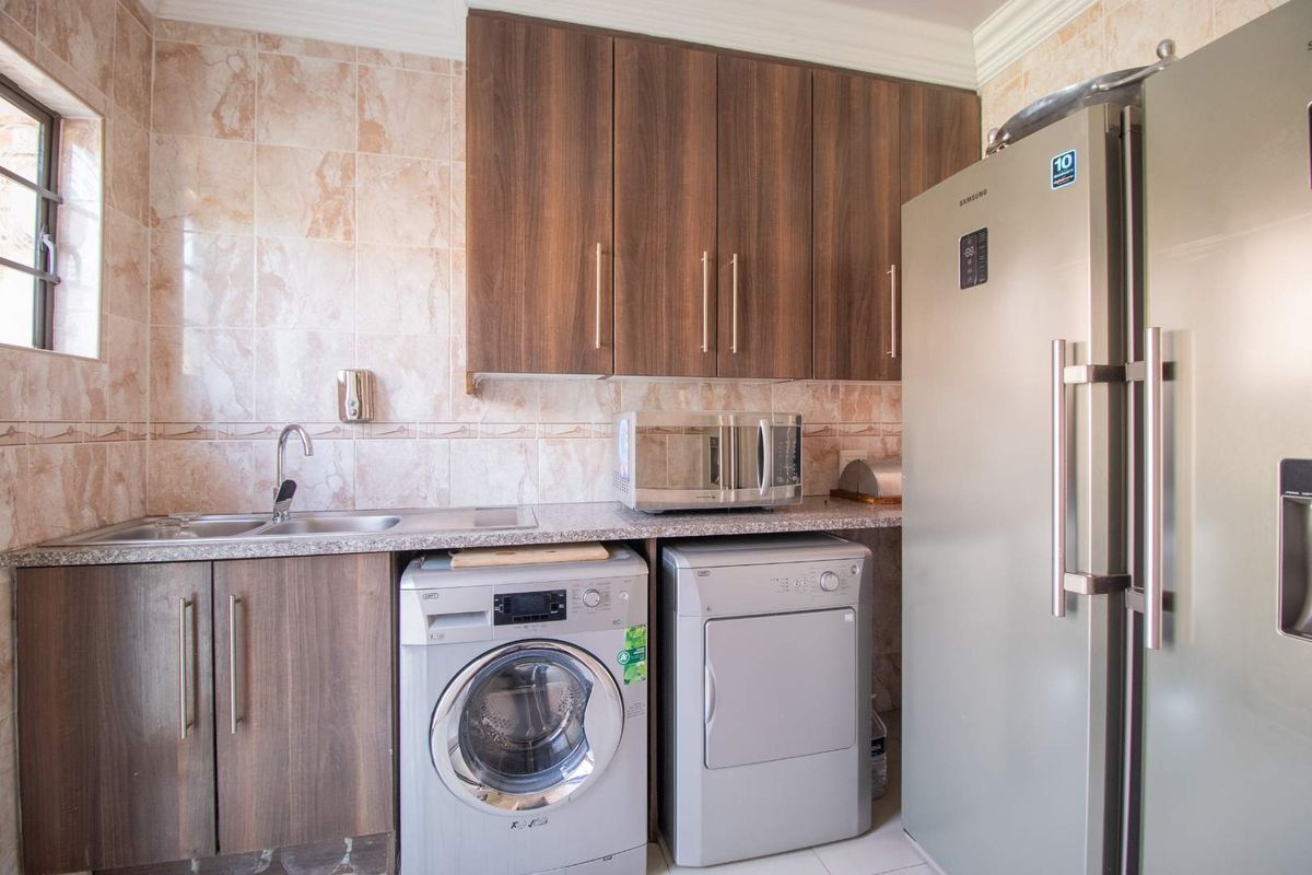 Luxury Living Awaits  available immediately in Rayton Estate's Family Haven - Fully Furnished - Photo 4