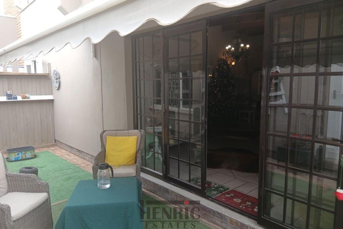 1 x Large house or 2 x smaller houses?    That is the question! - Photo 3