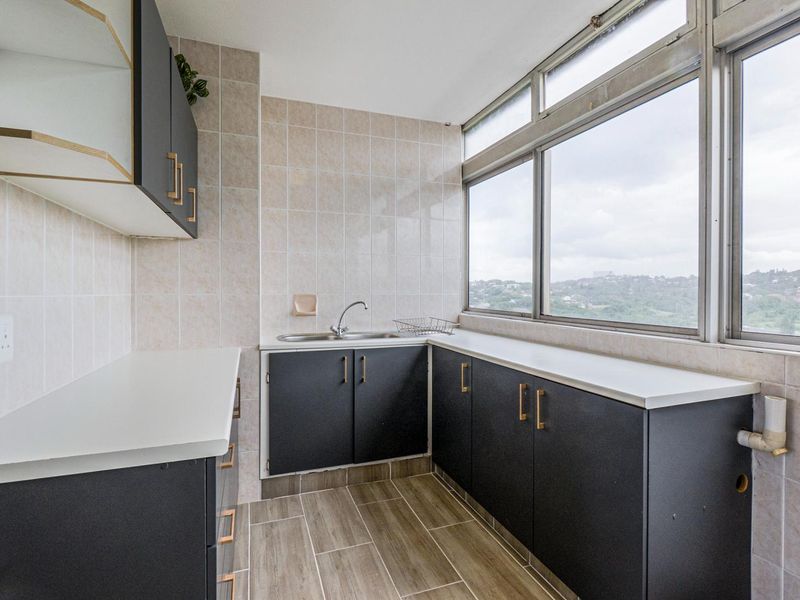 Modern unit on Beach Road - Photo 5