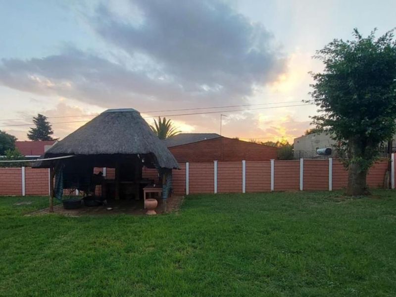 Charming 3-Bedroom Family Home for Sale in Dinwiddie, Germiston - Photo 1