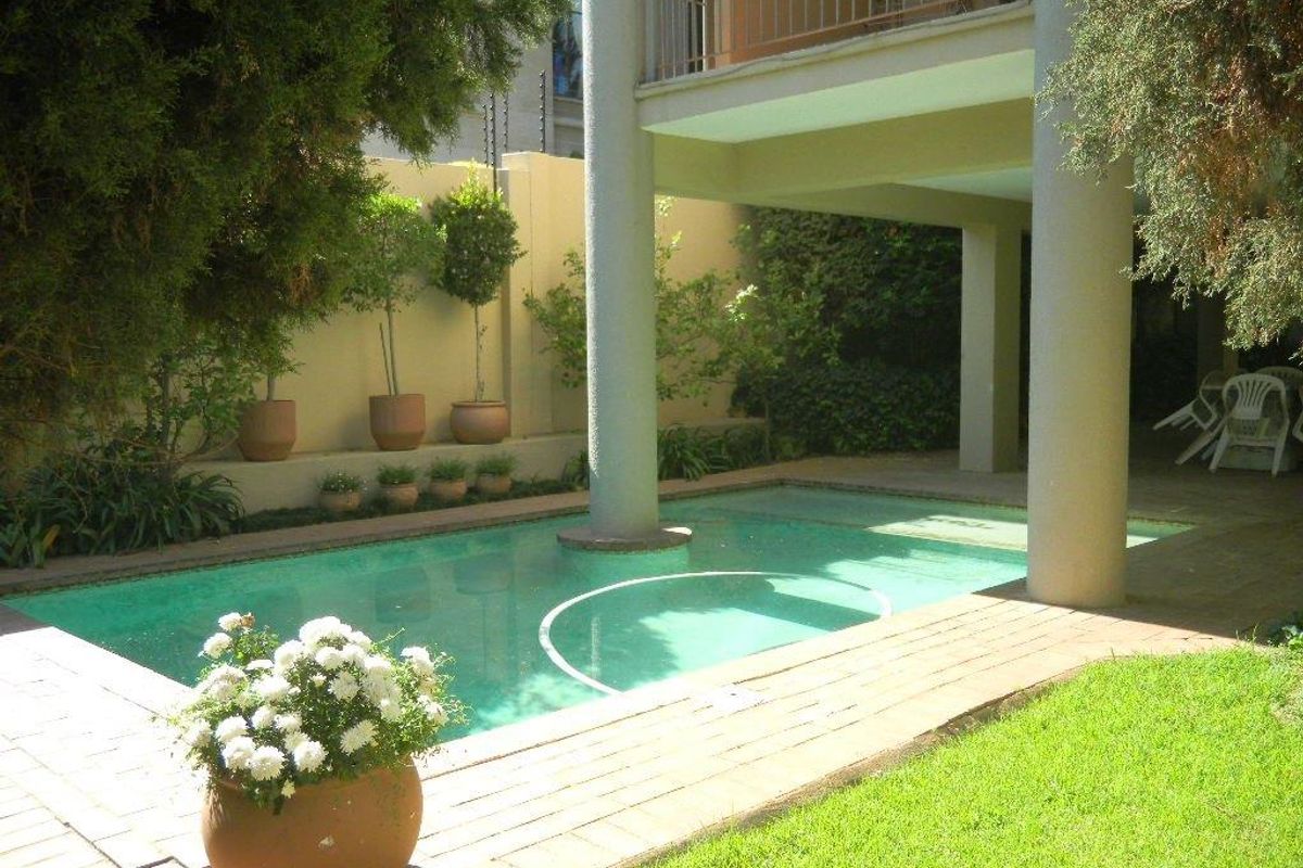 SPACIOUS 2 BED FULLY FURNISHED APARTMENT - Photo 2