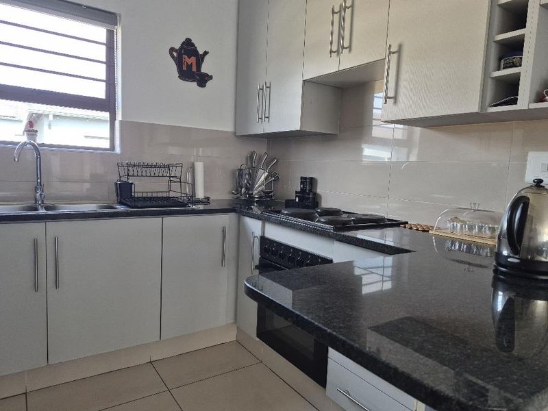 Three beds townhouse in secured estate - Photo 5