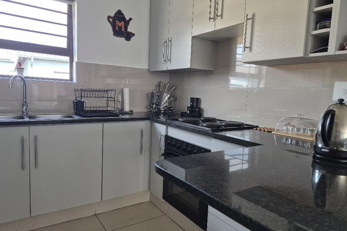 Three beds townhouse in secured estate - Photo 5