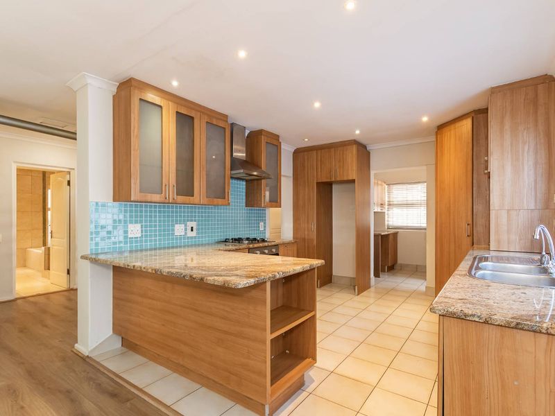5 Bedroom house with granny flat for sale in Marina Da Gama - Photo 7