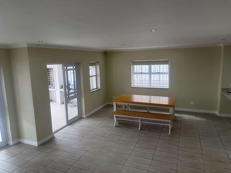 NEWLY RENOVATED DOUBLE STORY HOME IN SIMONS TOWN - Photo 6