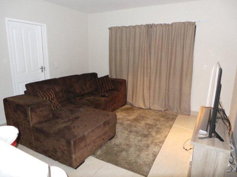 Apartment close to all amenities - Photo 2
