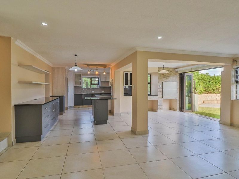 Spacious Estate Living - Photo 6