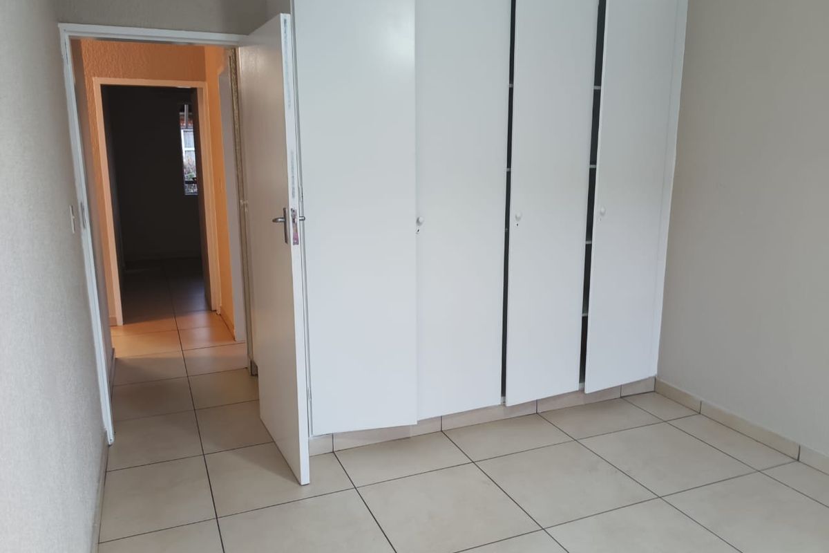 2 Bedroom first floor, with spacious/private balcony in great Complex - Photo 5
