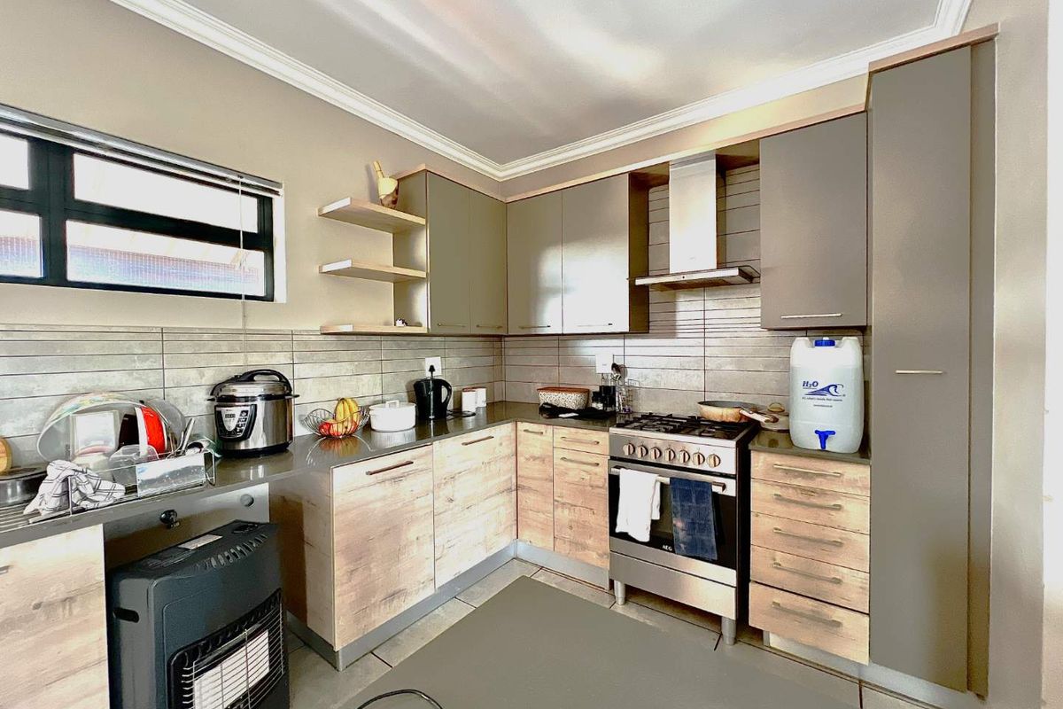 Apartment in Six Fountains Estate - Photo 3