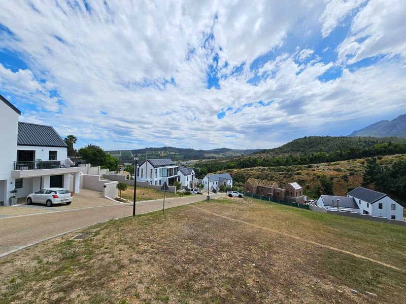 No Transfer Duty! Come and just move in! La Roche Secure Estate situated adjacent to Helshoogte , between Stellenbosch and Franschhoek - Photo 7