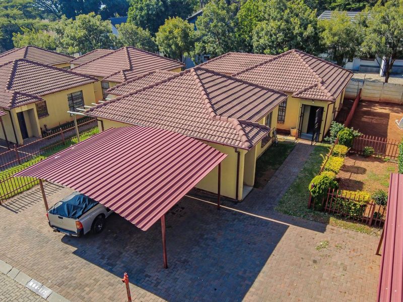 Neat 3 Bedroom townhouse for sale in Heatherview Gardens - Photo 1