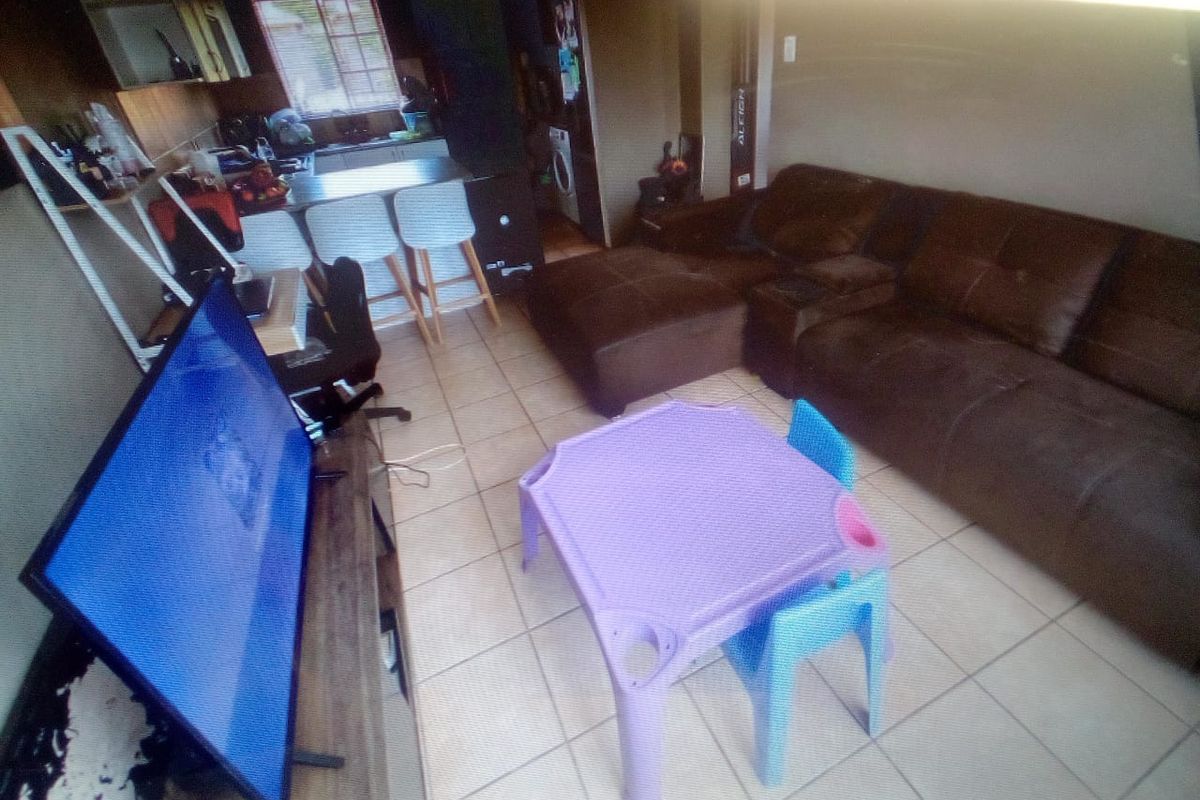 Lovely 2 Bedroom unit - Photo 4