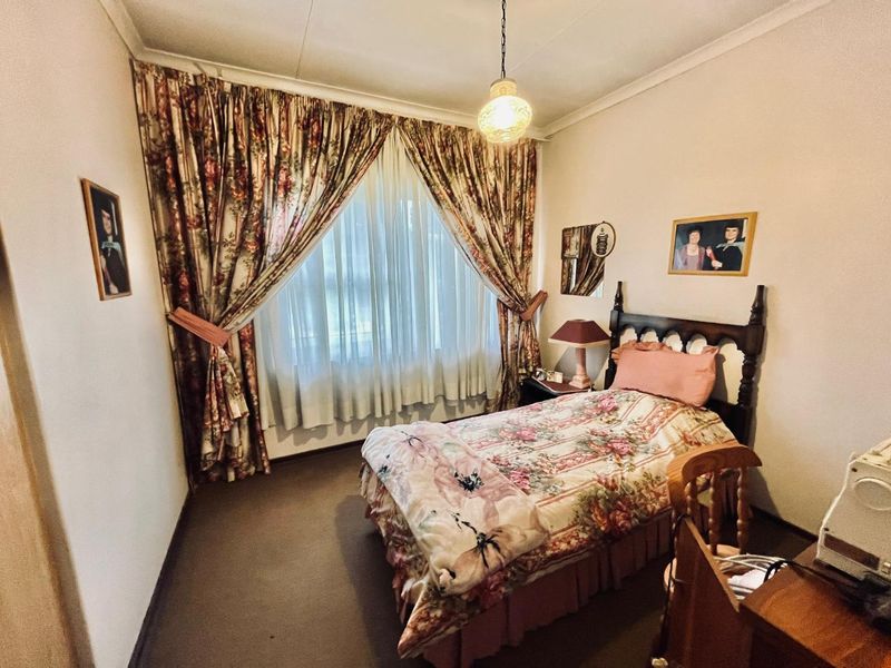 Sunward Park Oasis in The village : Spacious 4-Bed Home with Pool & Garden" - Photo 10