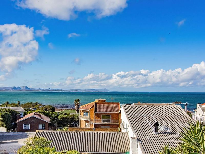 Space, Sea-views and Serenity - Photo 2