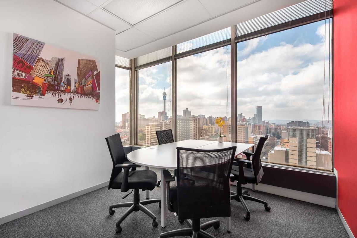 Workspaces, services and support to help you work better in Regus Braamfontein - Photo 5