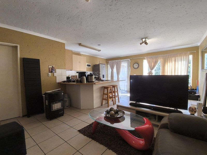 erene & Central: Peaceful 2-Bedroom Apartment in the Heart of Birchleigh - Photo 6