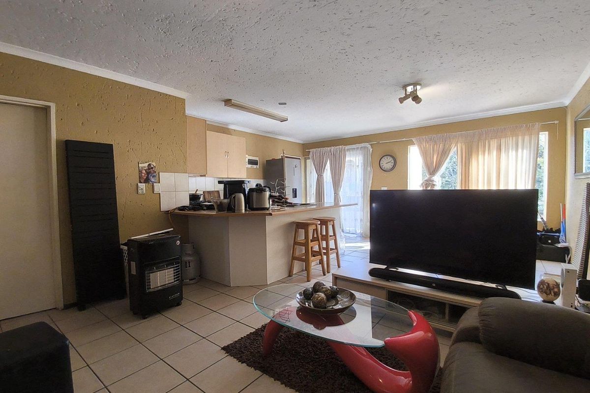 Serene & Central: Peaceful 2-Bedroom Apartment in the Heart of Birchleigh - Photo 4